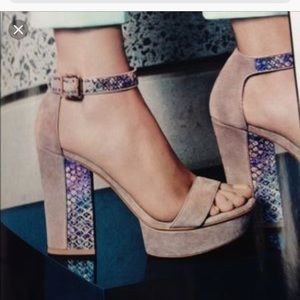 Vince Camuto sandals in size 9 1/2